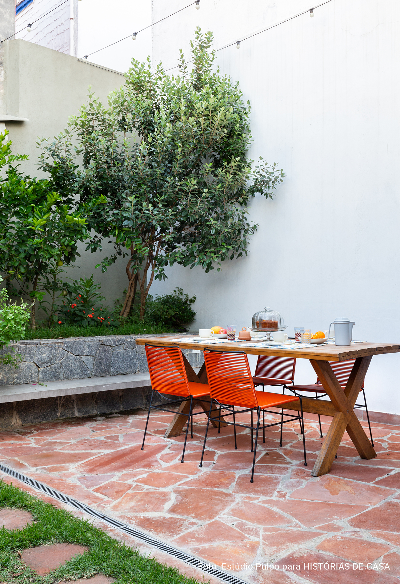Casa de vila antiga reformada com grande área externa e jardim ensolarado, Histórias de Casa