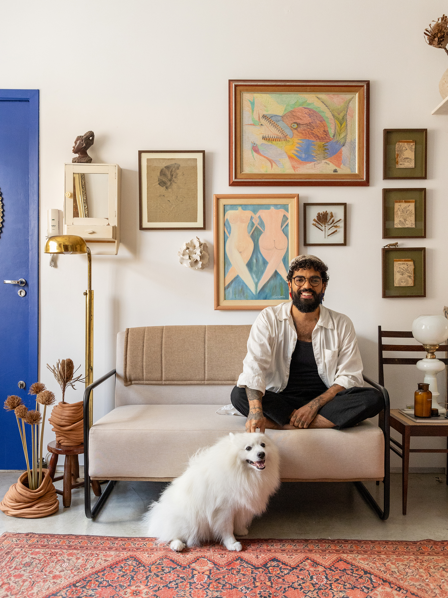 Apartamento pequeno estilo quitinete com muitos garimpos e ideias de DIY