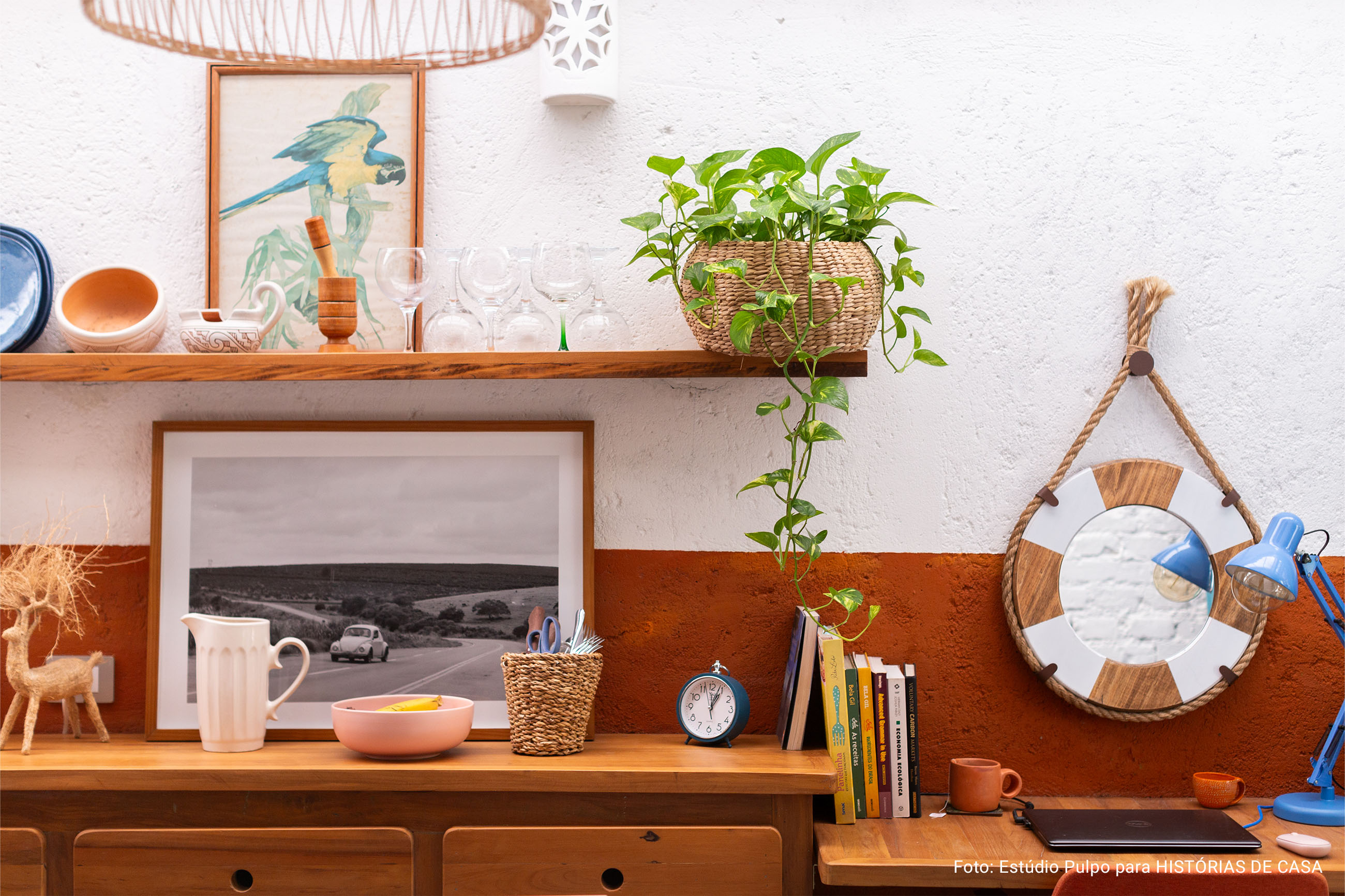 Casa charmosa com clima de praia e janelas coloridas em São Paulo