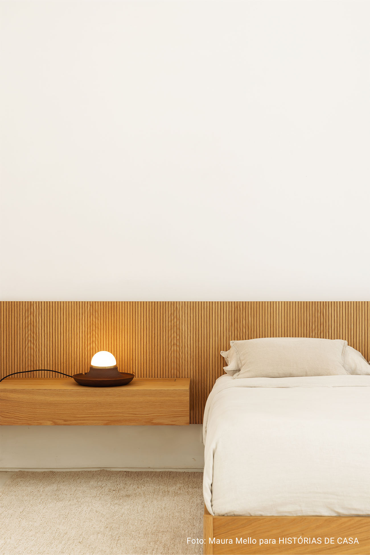 Casa Wooding: móveis minimalistas e muita natureza em casa modernista restaurada
