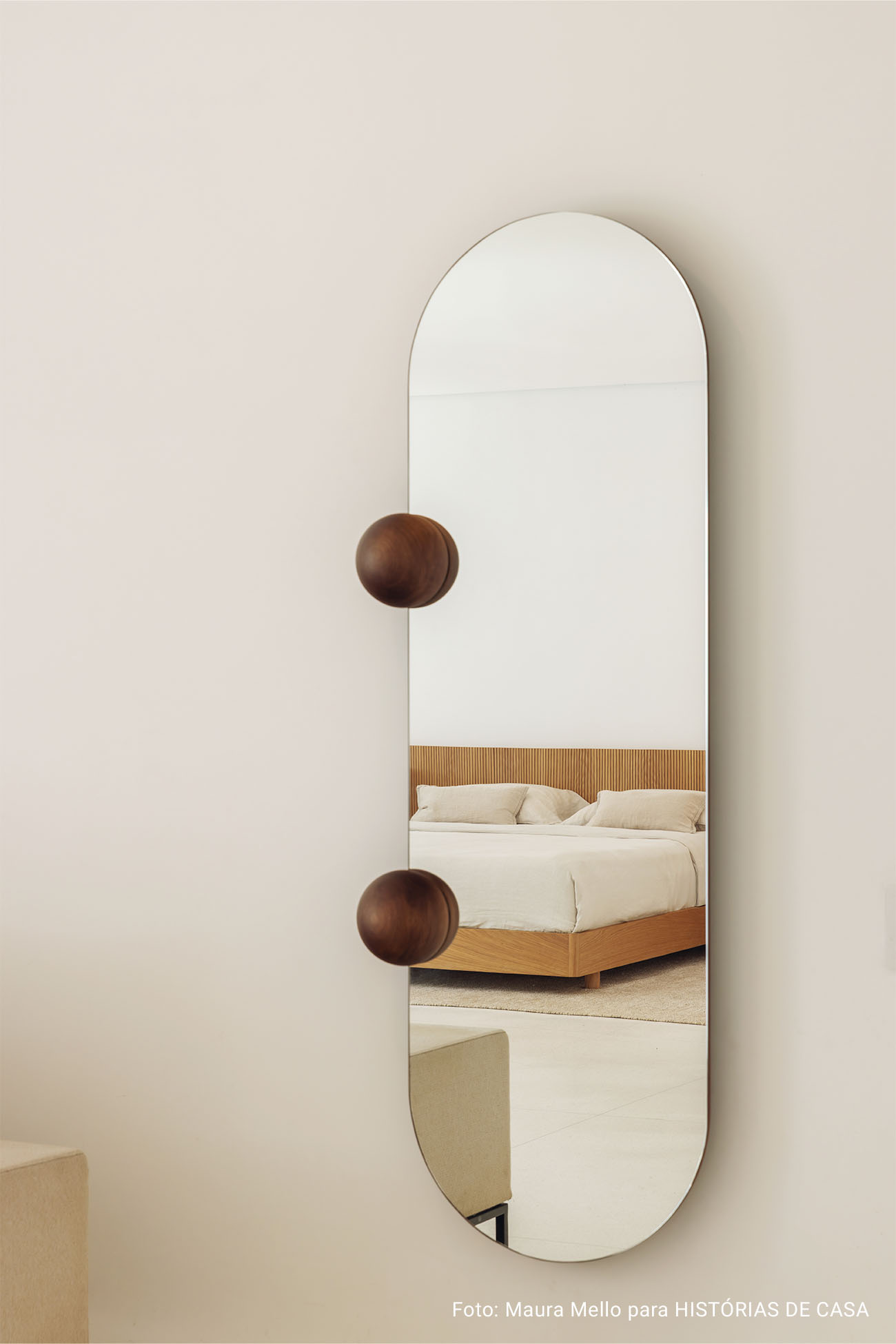 Casa Wooding: móveis minimalistas e muita natureza em casa modernista restaurada