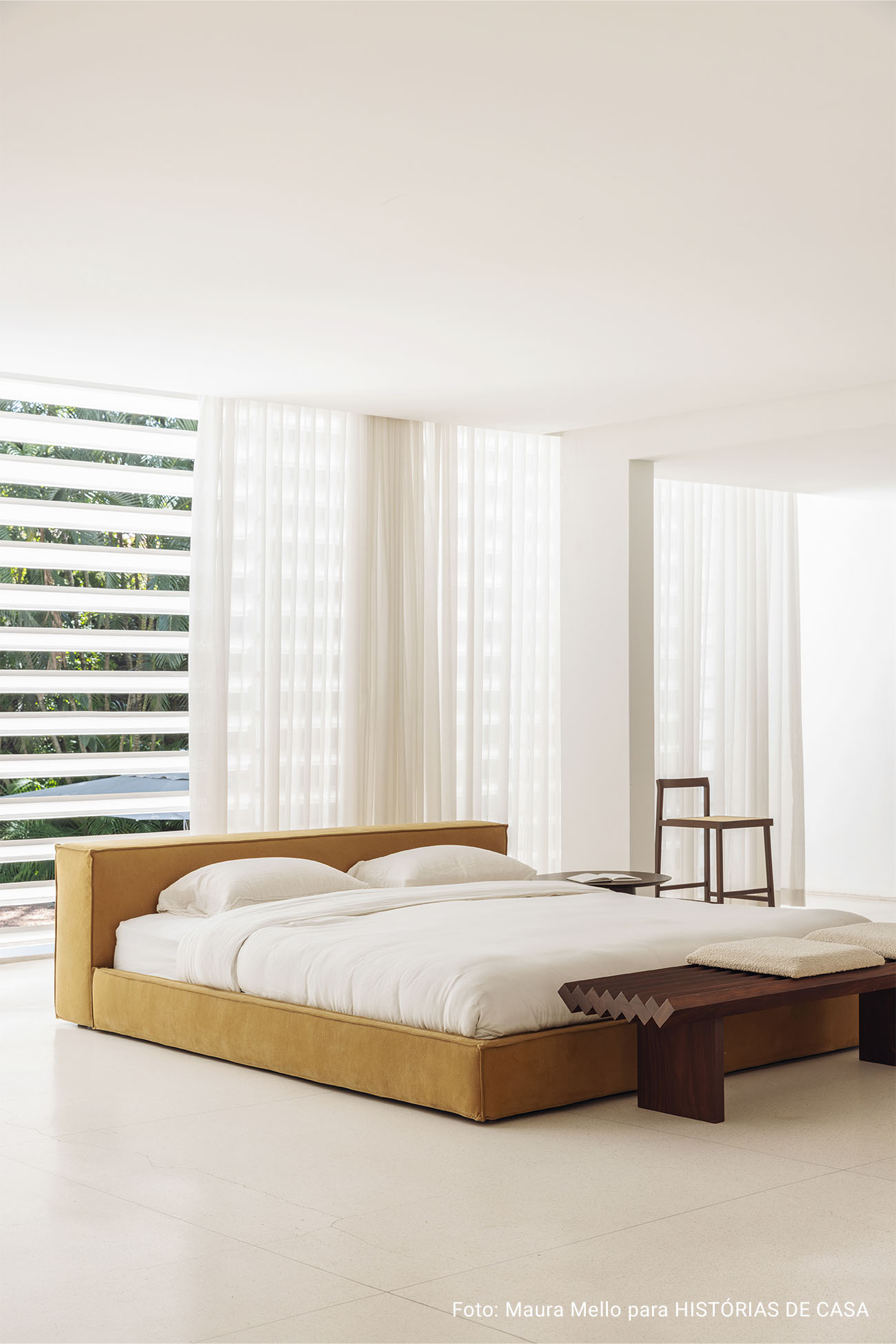 Casa Wooding: móveis minimalistas e muita natureza em casa modernista restaurada