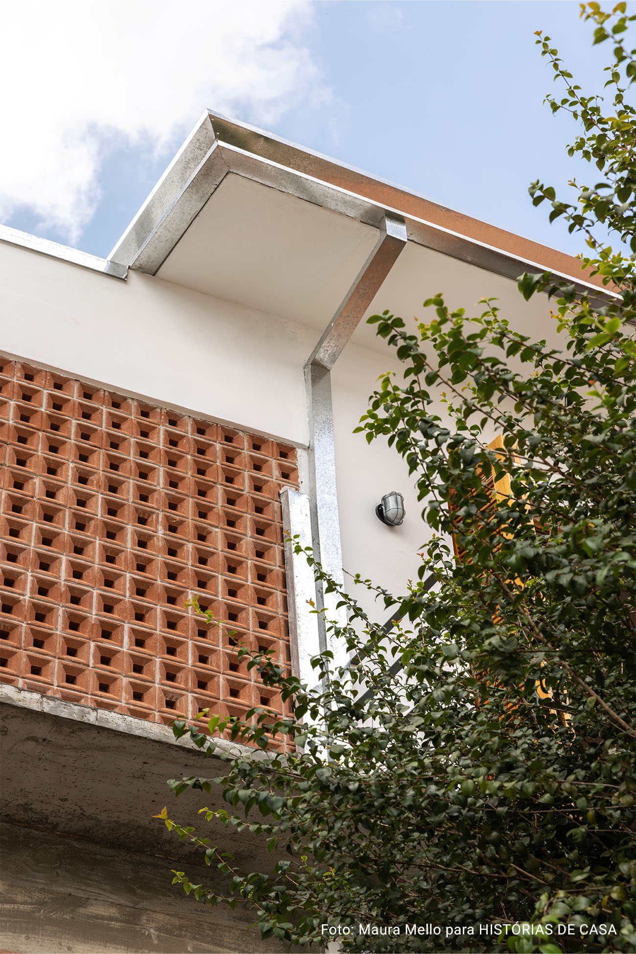 Casa dos anos 50 com cara de refúgio fora da cidade