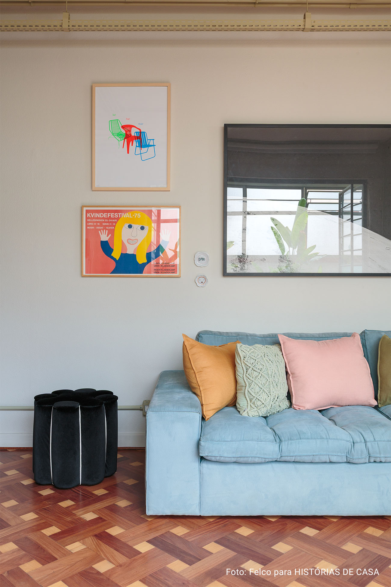 Apartamento com varanda, piso de tacos e reaproveitamento