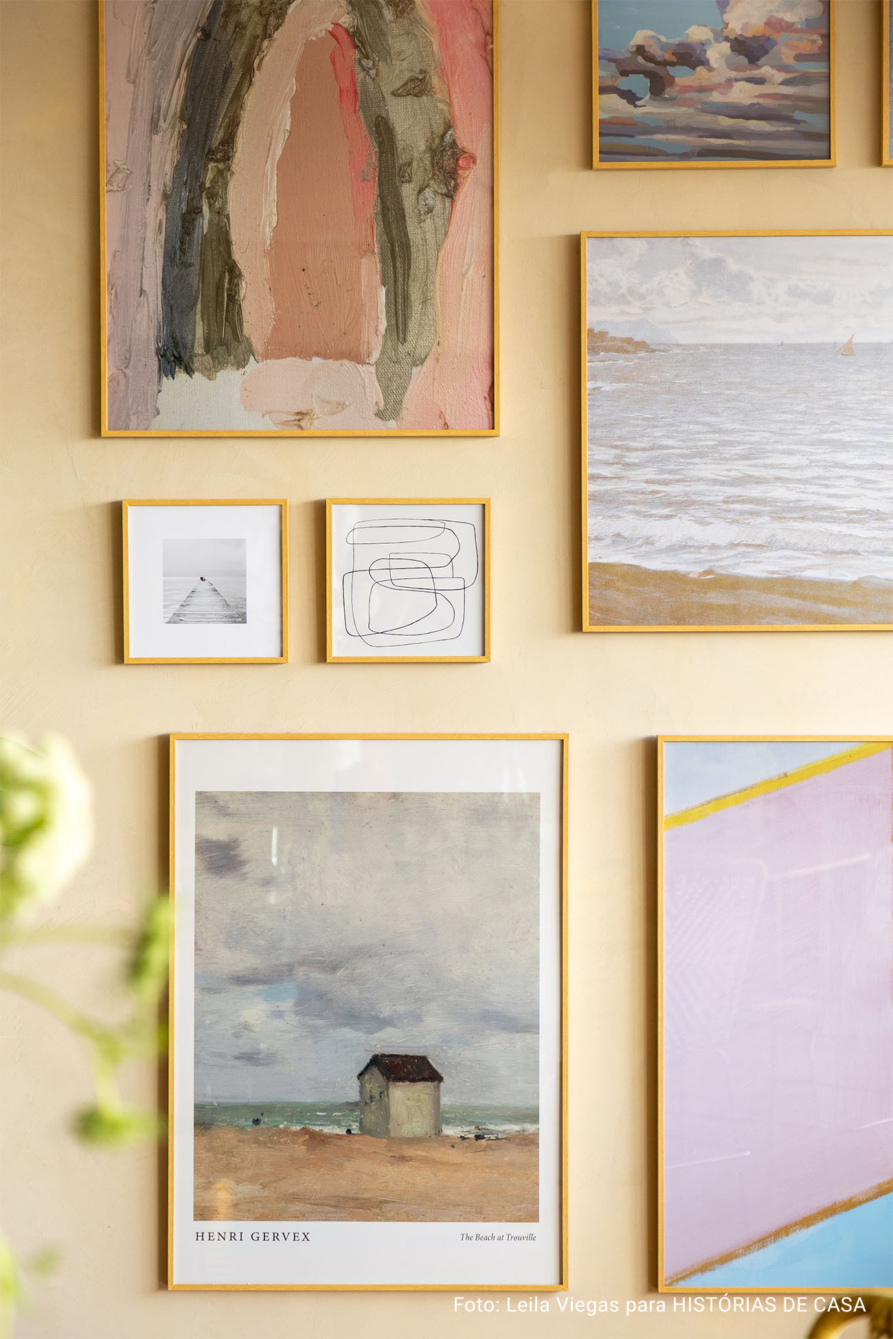 Apartamento colorido e cheio de arte para um novo recomeço