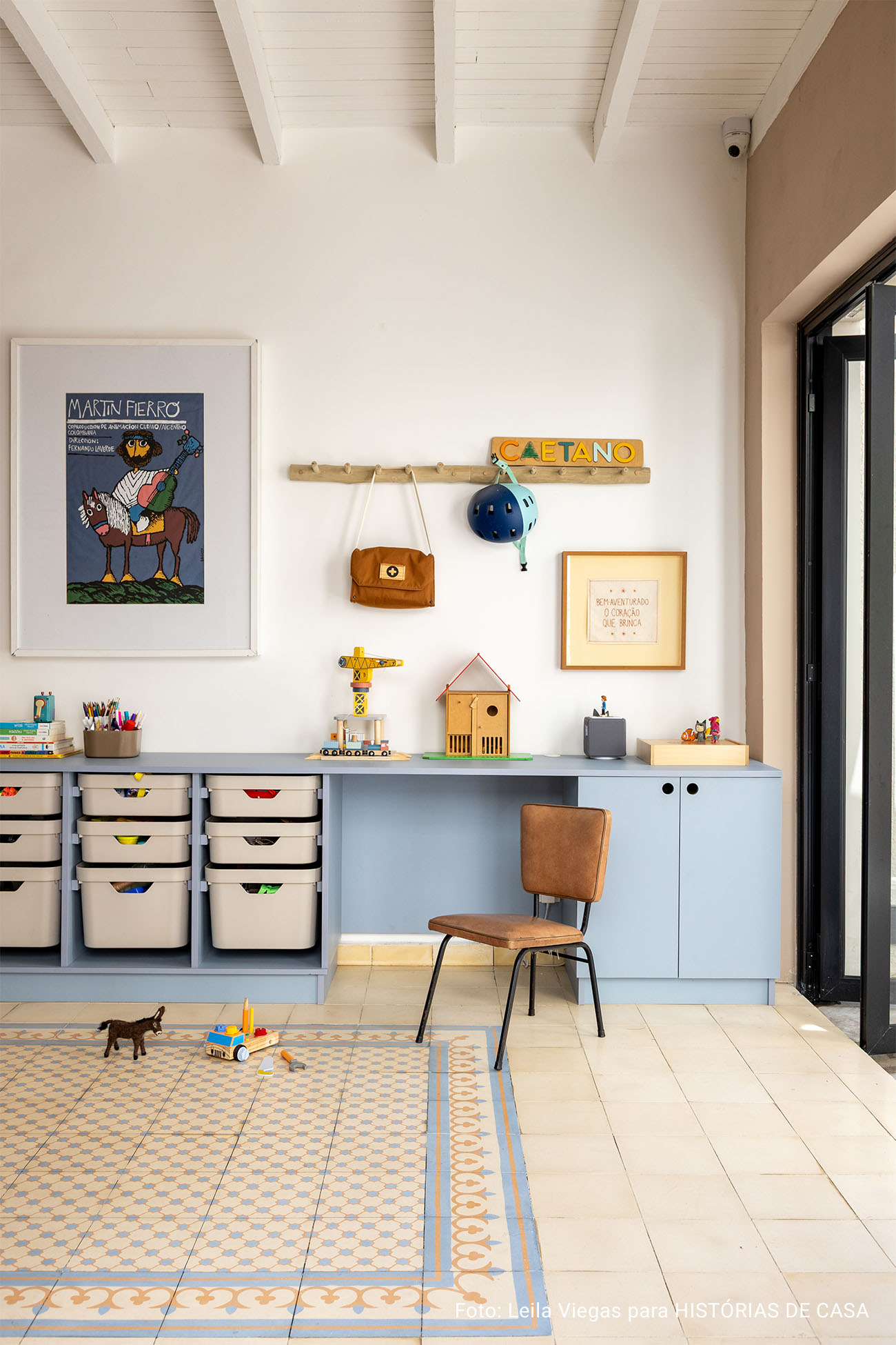 Decoração da casinha dos sonhos da designer Gabi - casa integrada com hall colorido, quarto de criança e brinquedoteca