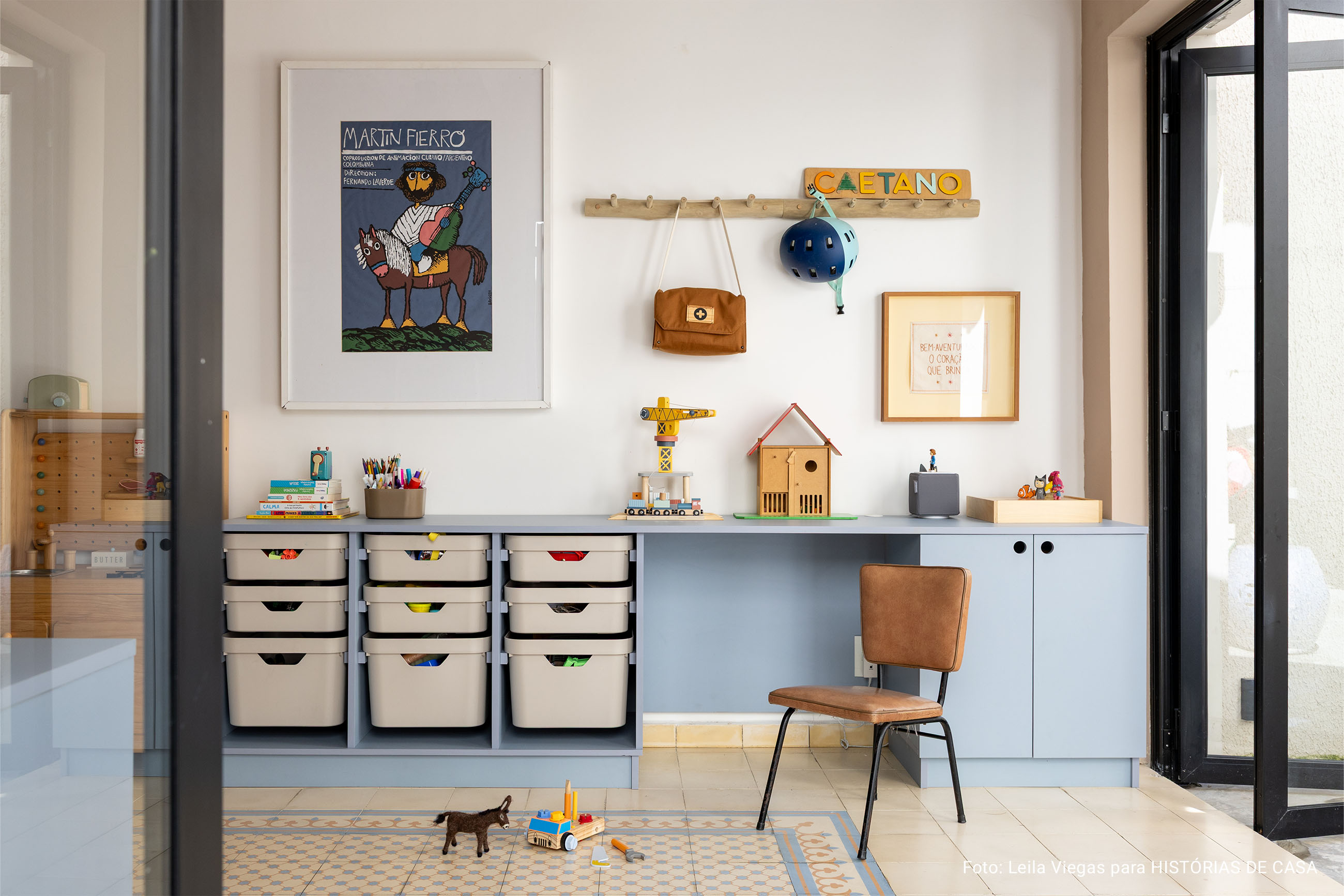 Decoração da casinha dos sonhos da designer Gabi - casa integrada com hall colorido, quarto de criança e brinquedoteca