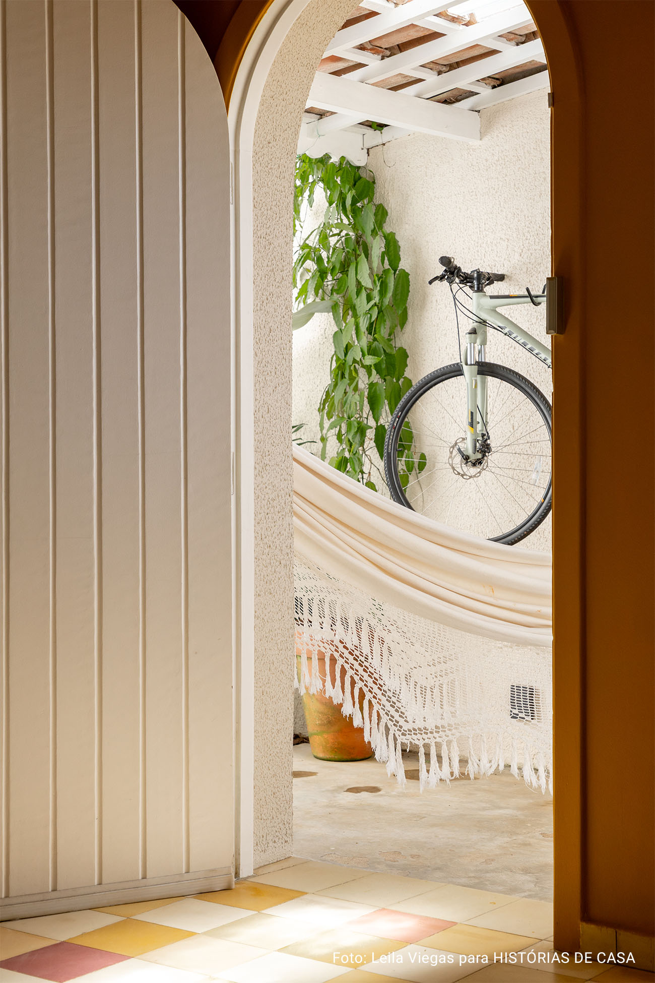 Decoração da casinha dos sonhos da designer Gabi - casa integrada com hall colorido, quarto de criança e brinquedoteca