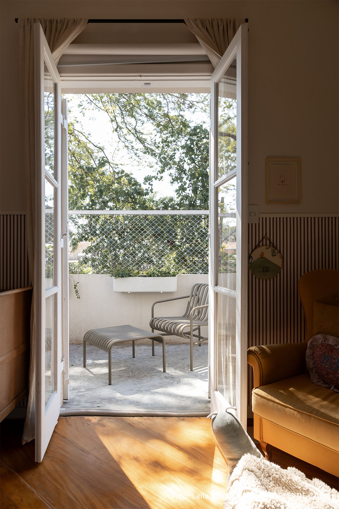Decoração da casinha dos sonhos da designer Gabi - casa integrada com hall colorido, quarto de criança e brinquedoteca
