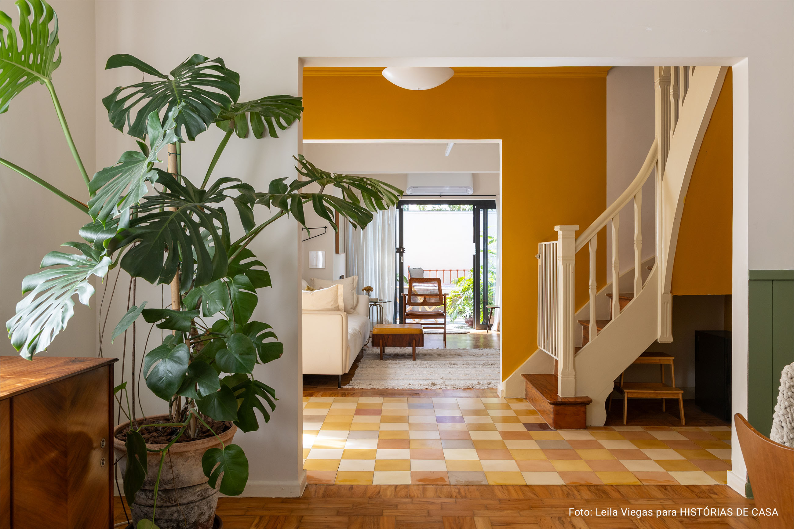 Decoração da casinha dos sonhos da designer Gabi - casa integrada com hall colorido, quarto de criança e brinquedoteca