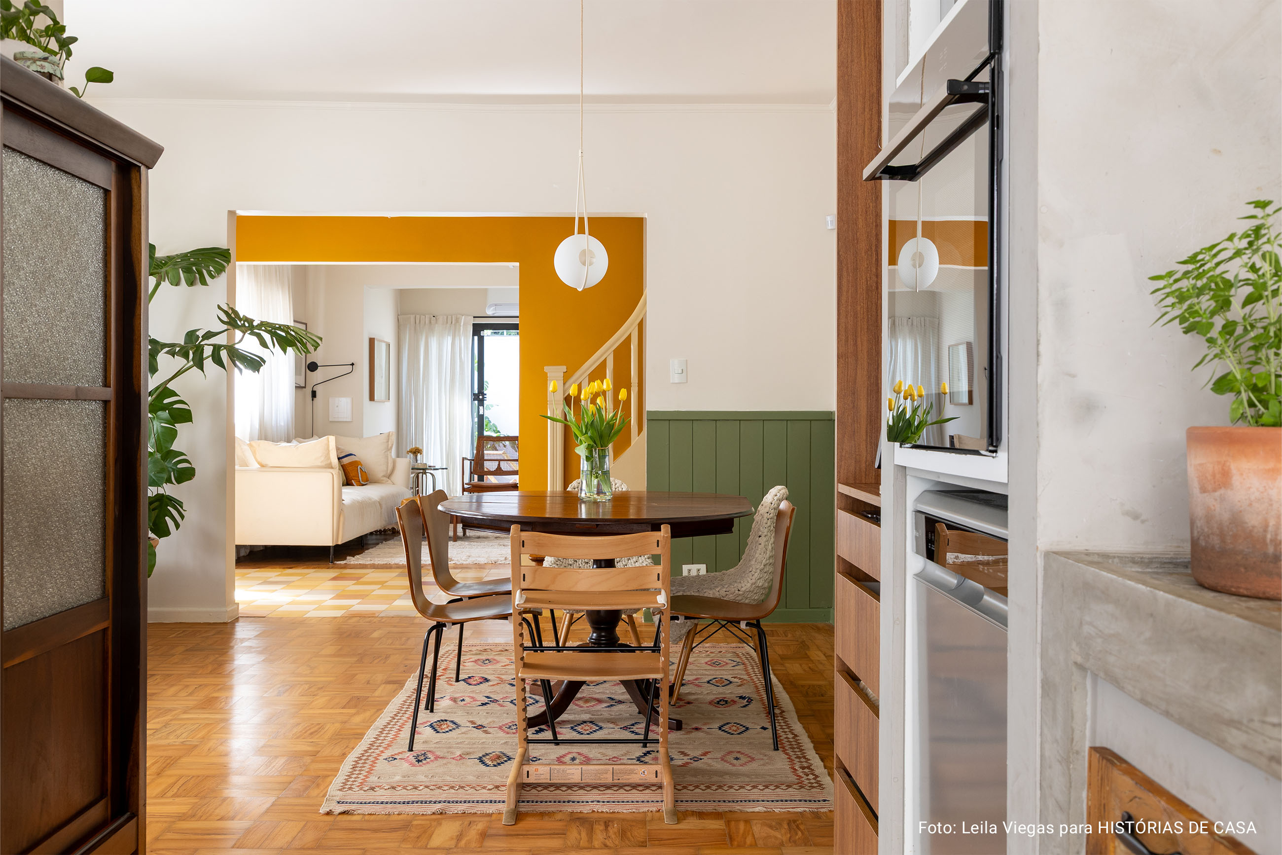 Decoração da casinha dos sonhos da designer Gabi - casa integrada com hall colorido, quarto de criança e brinquedoteca