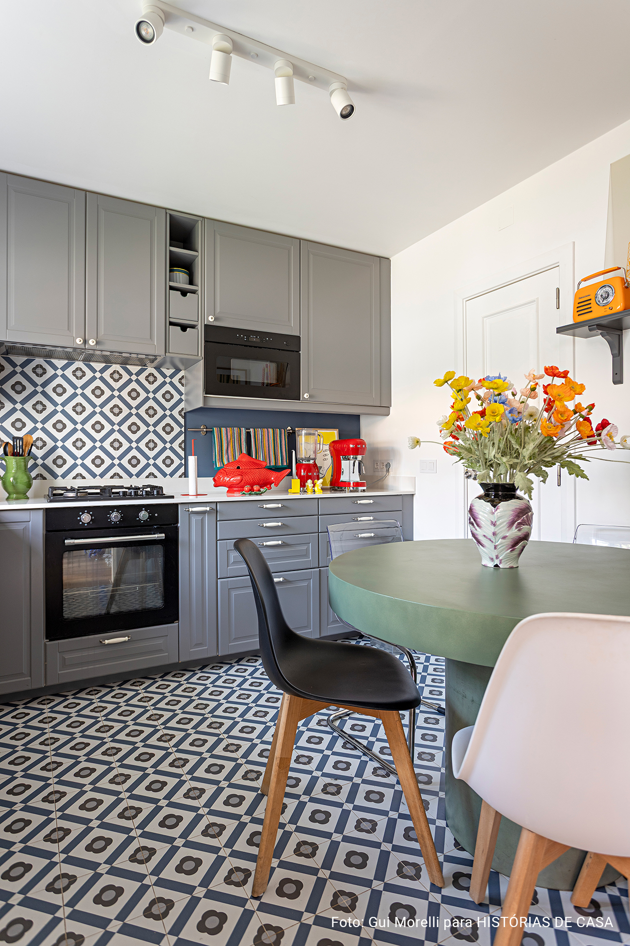A casa mais colorida de Cascais - casa maximalista da influencer Carol Morais