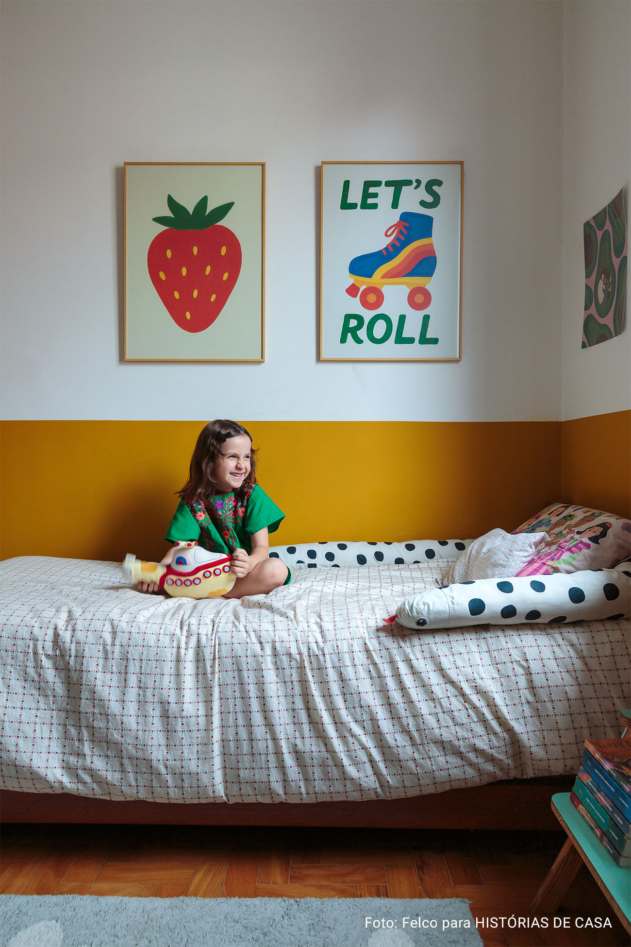 Apê acolhedor com muita arte e espaços pensados com carinho