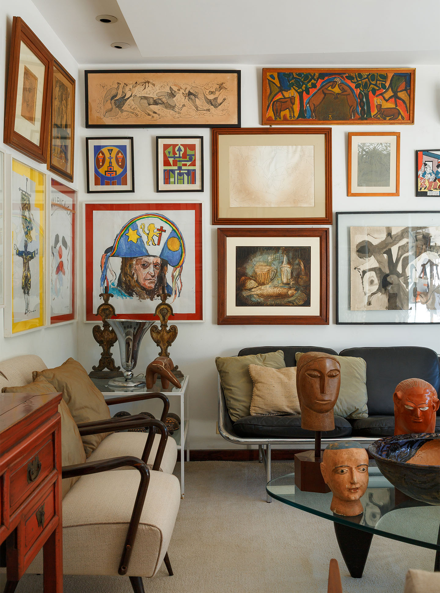 Carlos Augusto Lira - A vida entre obras de arte: a casa de Carlos Augusto Lira Conheça o lar de um dos arquitetos e colecionadores mais prestigiados de Pernambuco