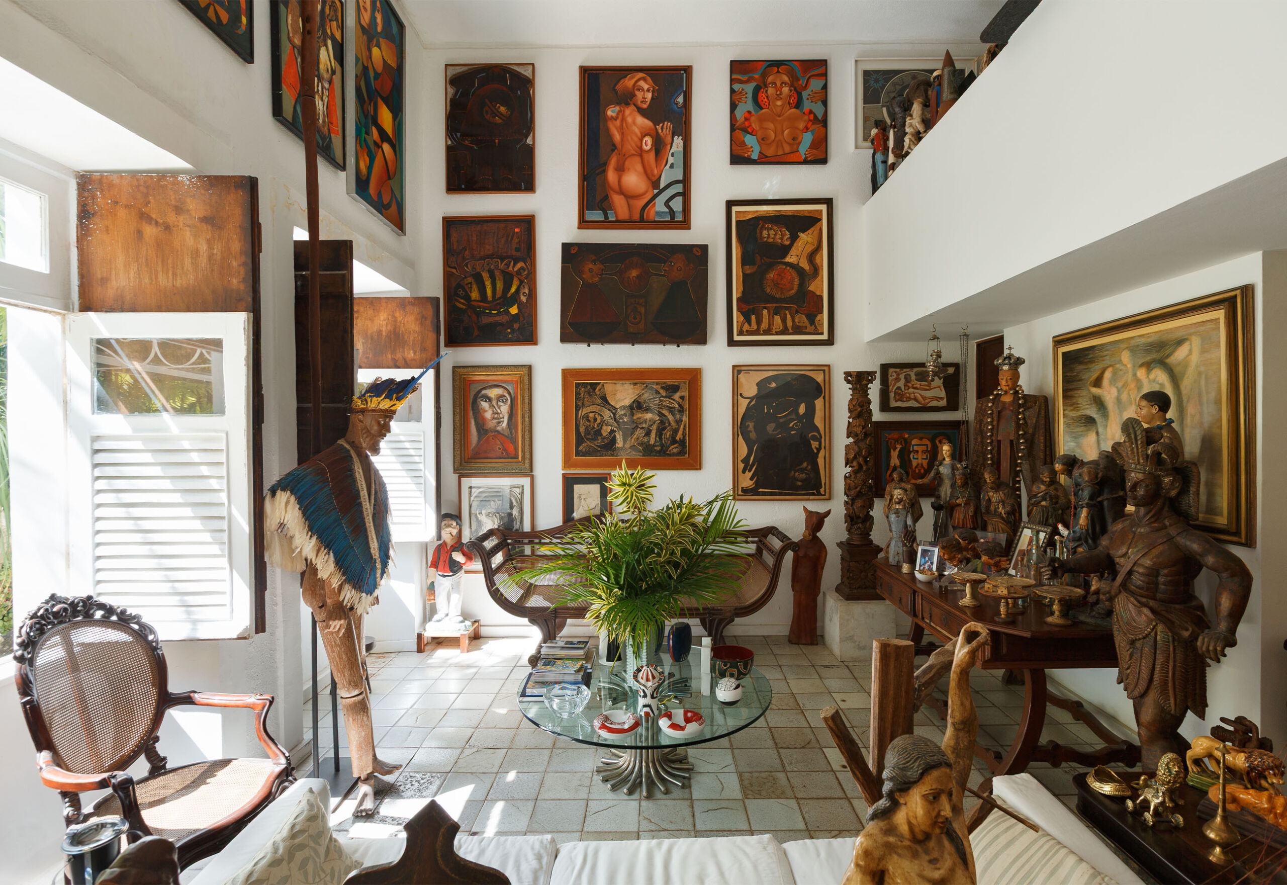 Carlos Augusto Lira - A vida entre obras de arte: a casa de Carlos Augusto Lira Conheça o lar de um dos arquitetos e colecionadores mais prestigiados de Pernambuco