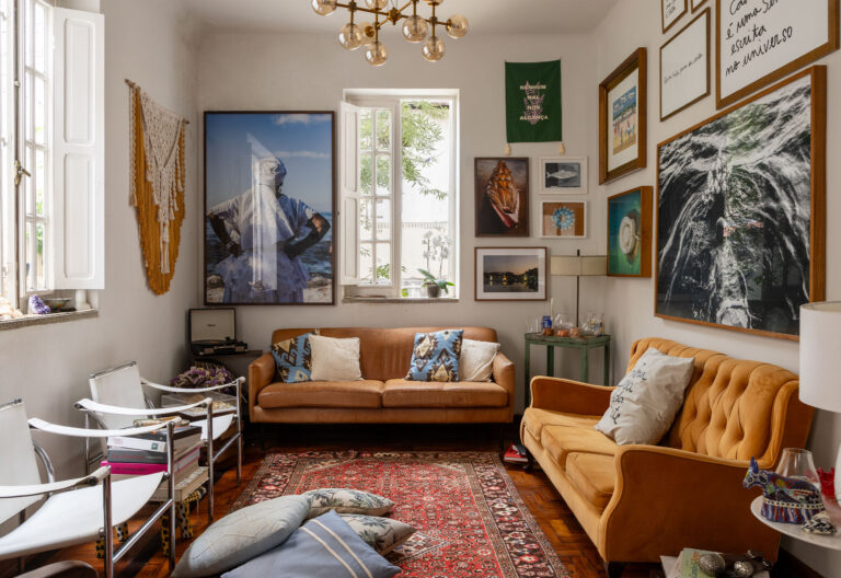 A casa de Rita Batista respira identidade e expressão: tacos de madeira, arquitetura original e expressão soteropolitana