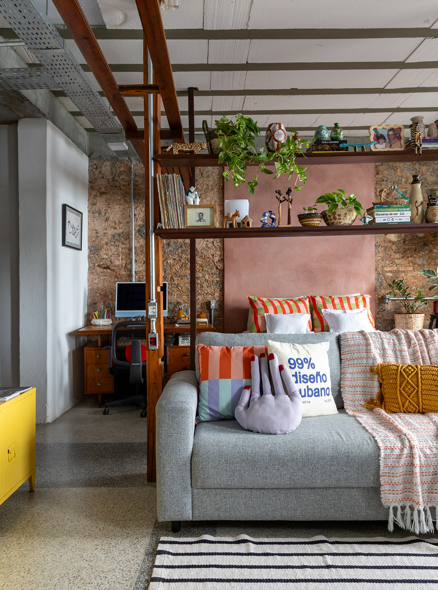 Mini apê com reuso e vista deslumbrante em Salvador - Com decoração intuitiva, este lar foi preenchido com cores, afeto e um acervo de histórias