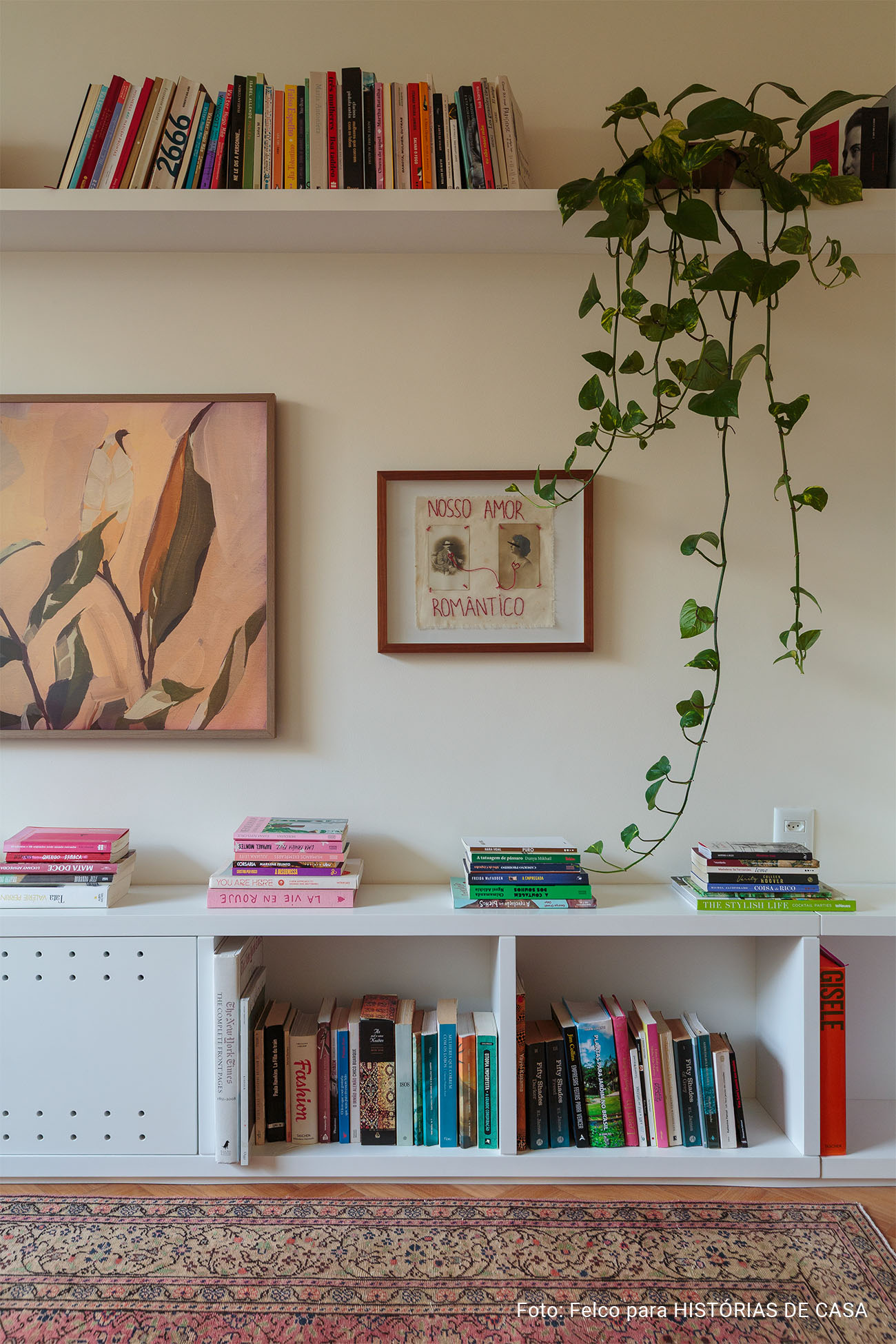 Alma carioca e o charme dos garimpos em um apê dos anos 50