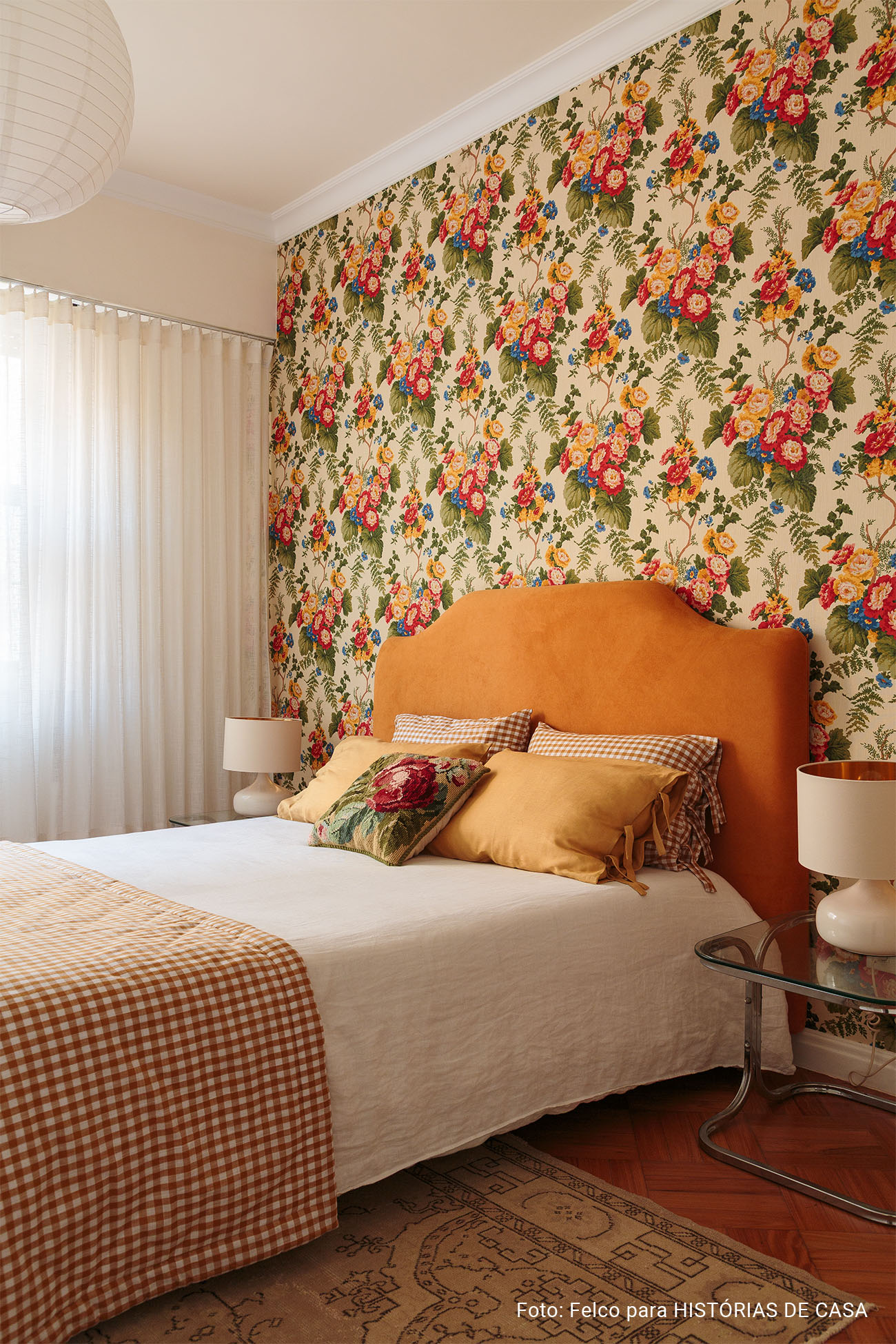 Alma carioca e o charme dos garimpos em um apê dos anos 50