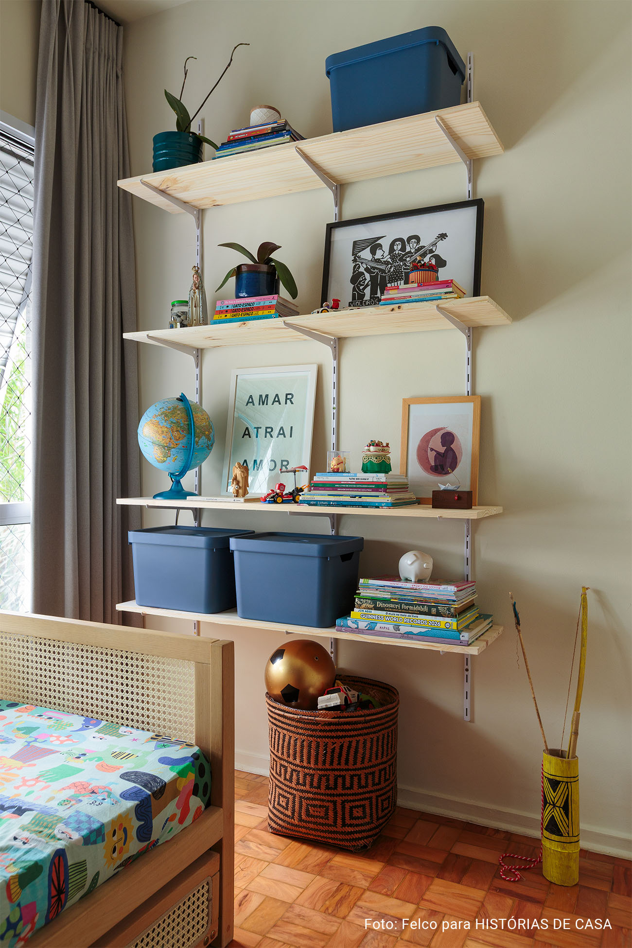 Uma casa colorida para celebrar a vida em família