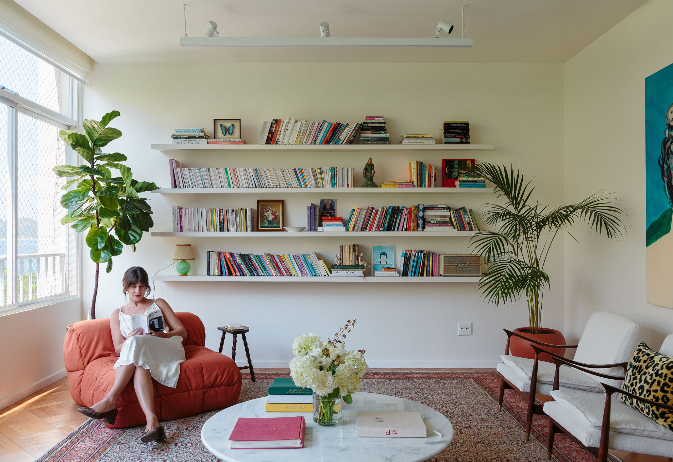 Apartamento vintage no Rio de Janeiro, a casa de Mari Wakim da Tapilogie