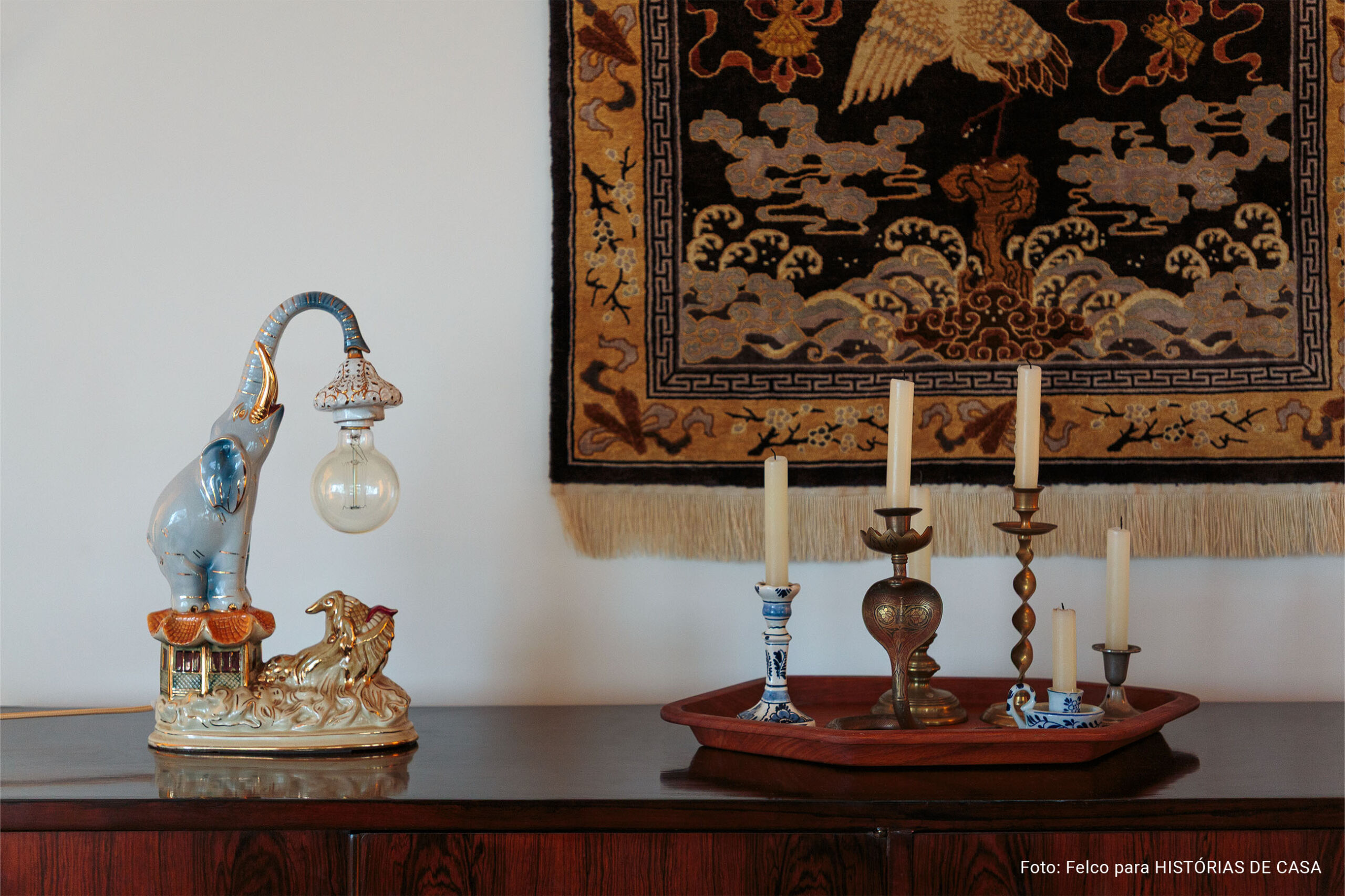 Alma carioca e o charme dos garimpos em um apê dos anos 50