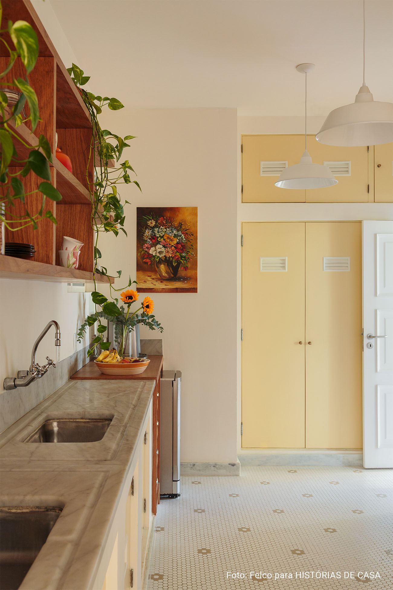 Apartamento vintage no Rio de Janeiro, a casa de Mari Wakim da Tapilogie