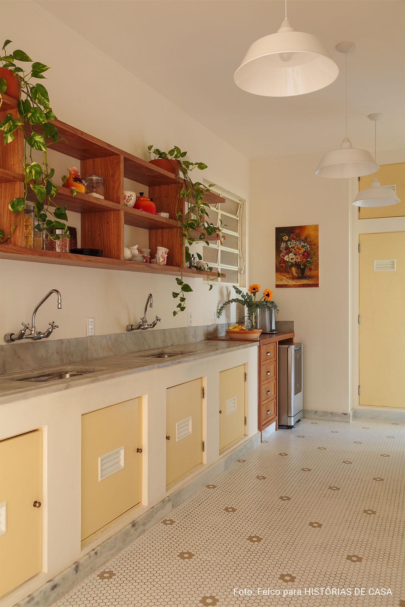 Apartamento vintage no Rio de Janeiro, a casa de Mari Wakim da Tapilogie