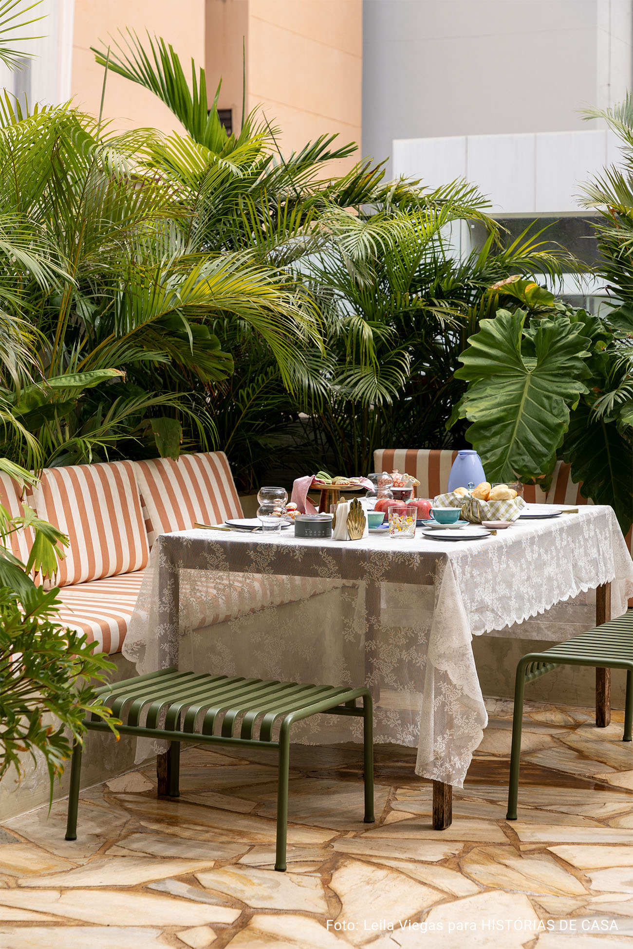 O movimento constante de uma casa viva (e festiva)