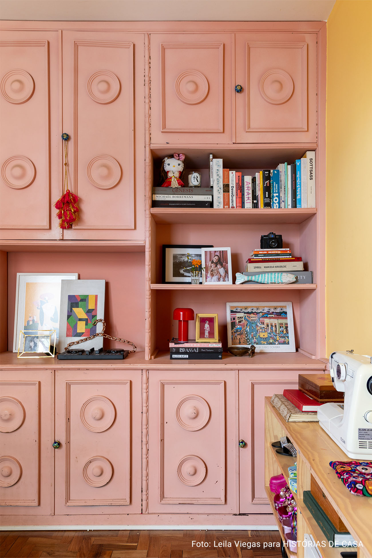 O movimento constante de uma casa viva (e festiva)