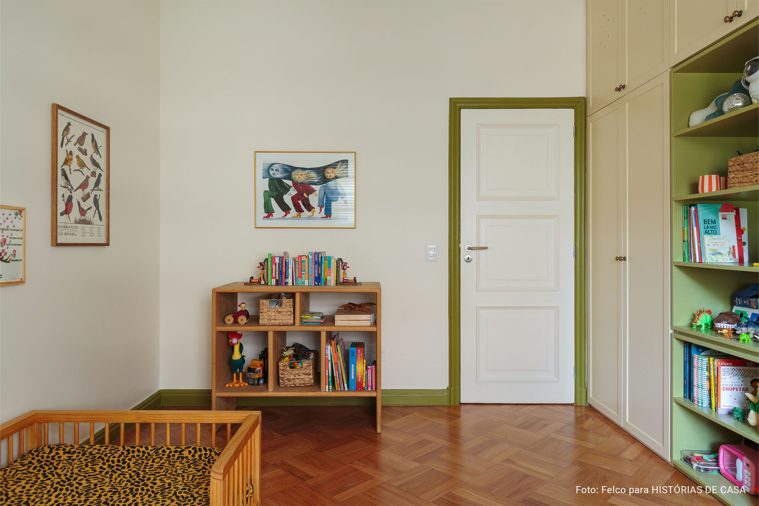 Alma carioca e o charme dos garimpos em um apê dos anos 50