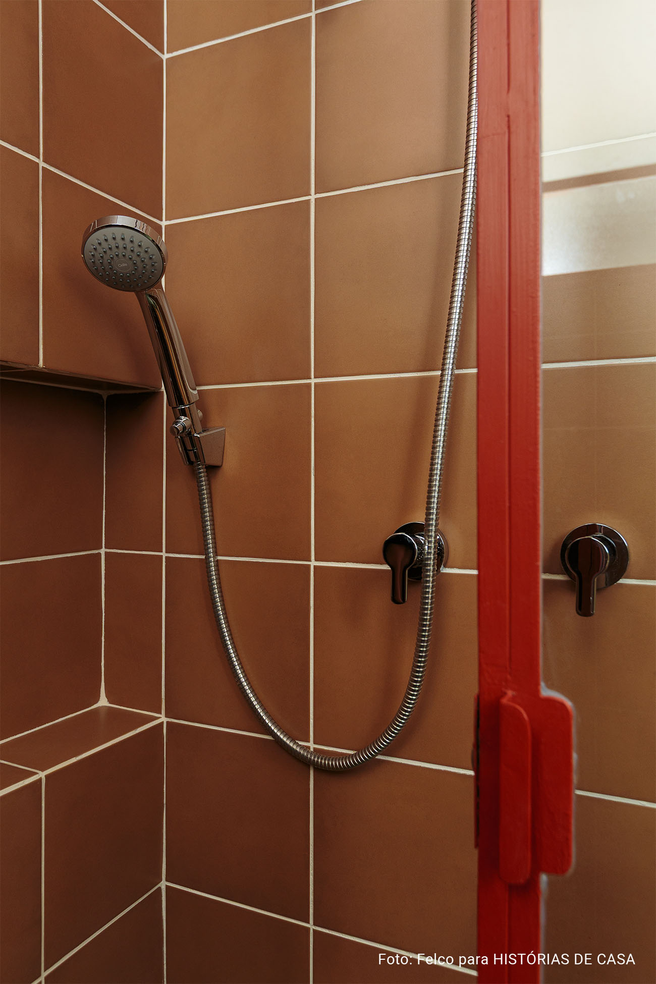 Uma casa colorida para celebrar a vida em família