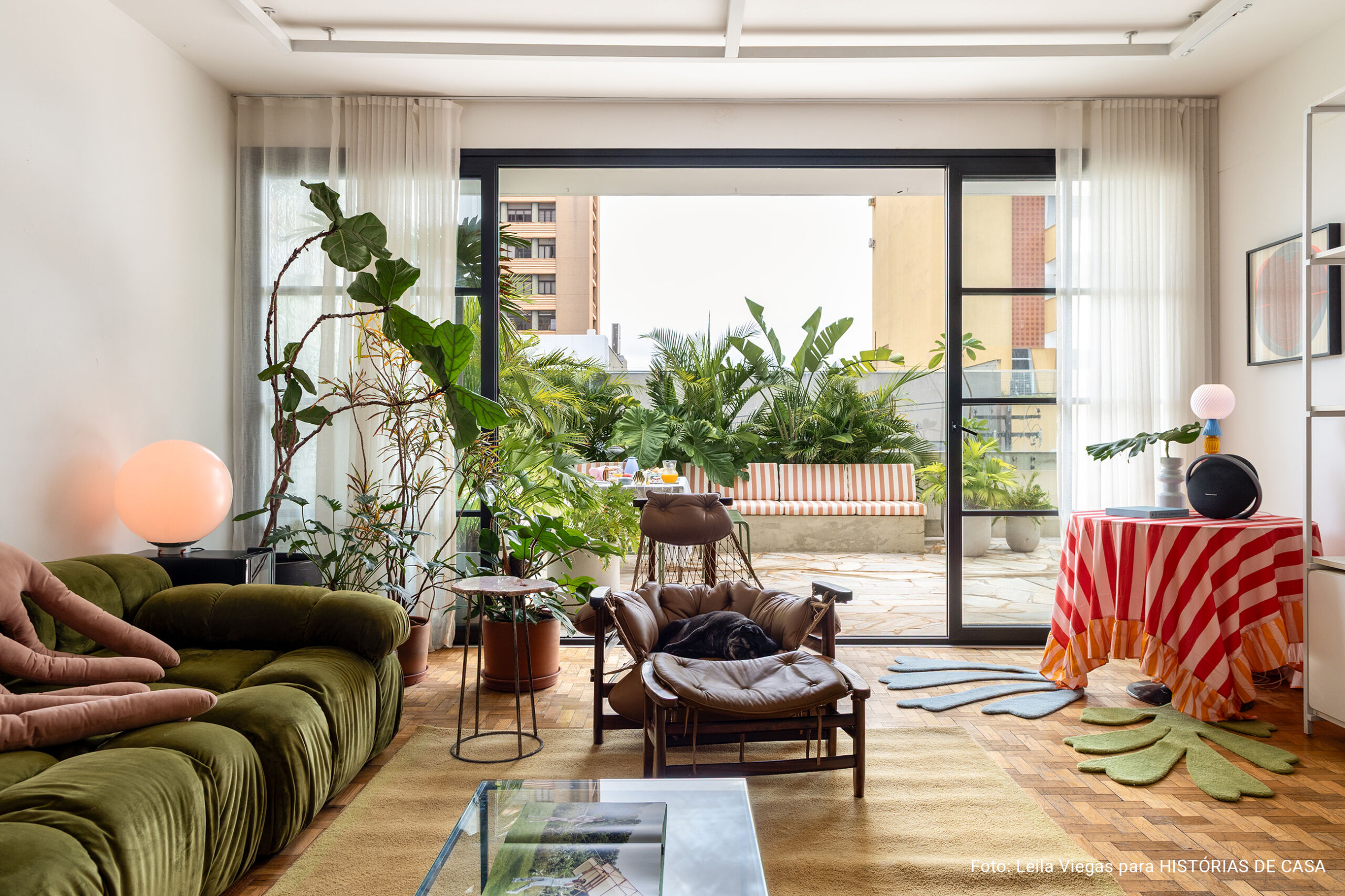 Apartamento cool de Thais Fujarra e Eik Sorgi em Londrina