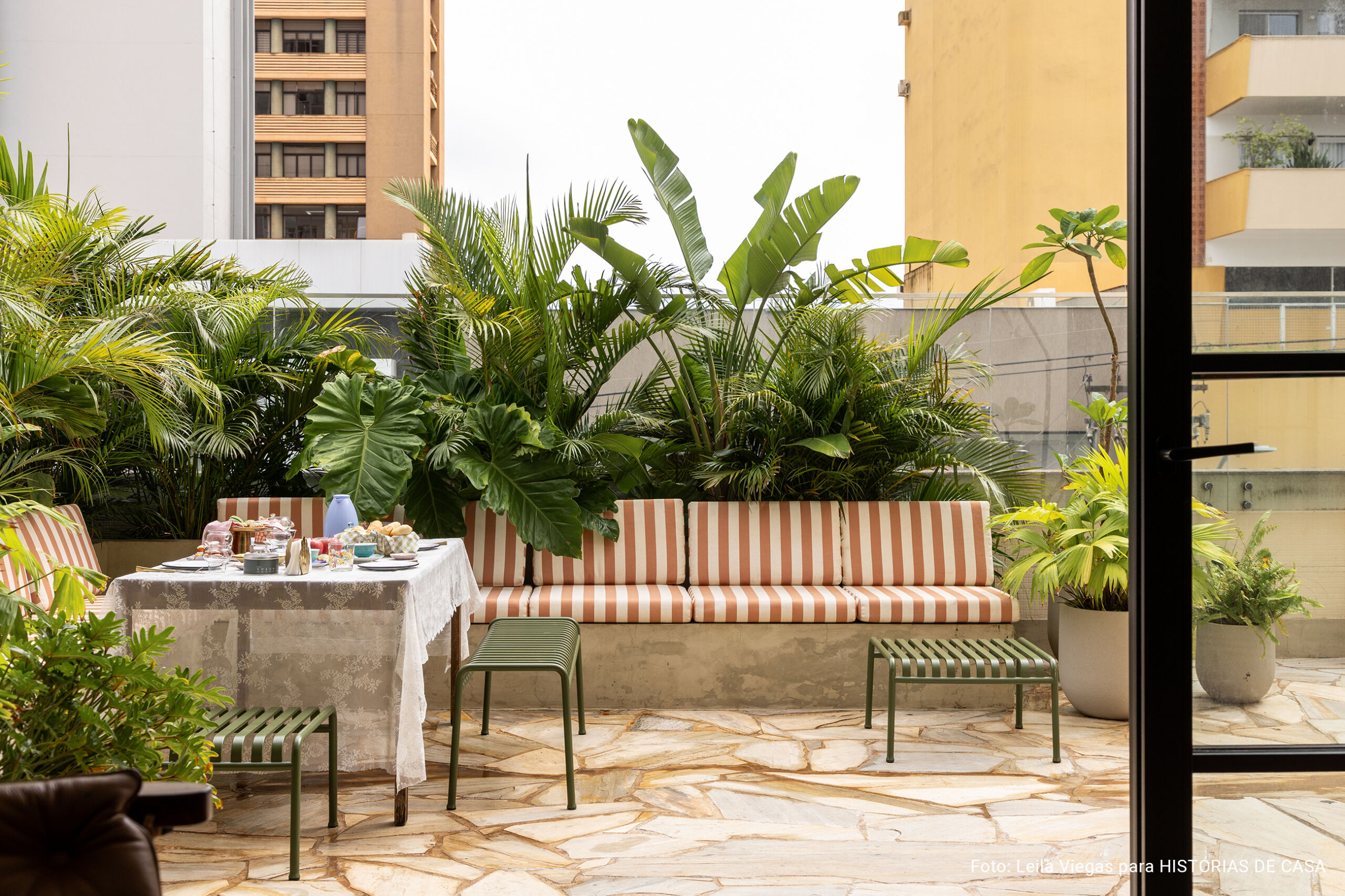 Apartamento cool de Thais Fujarra e Eik Sorgi em Londrina