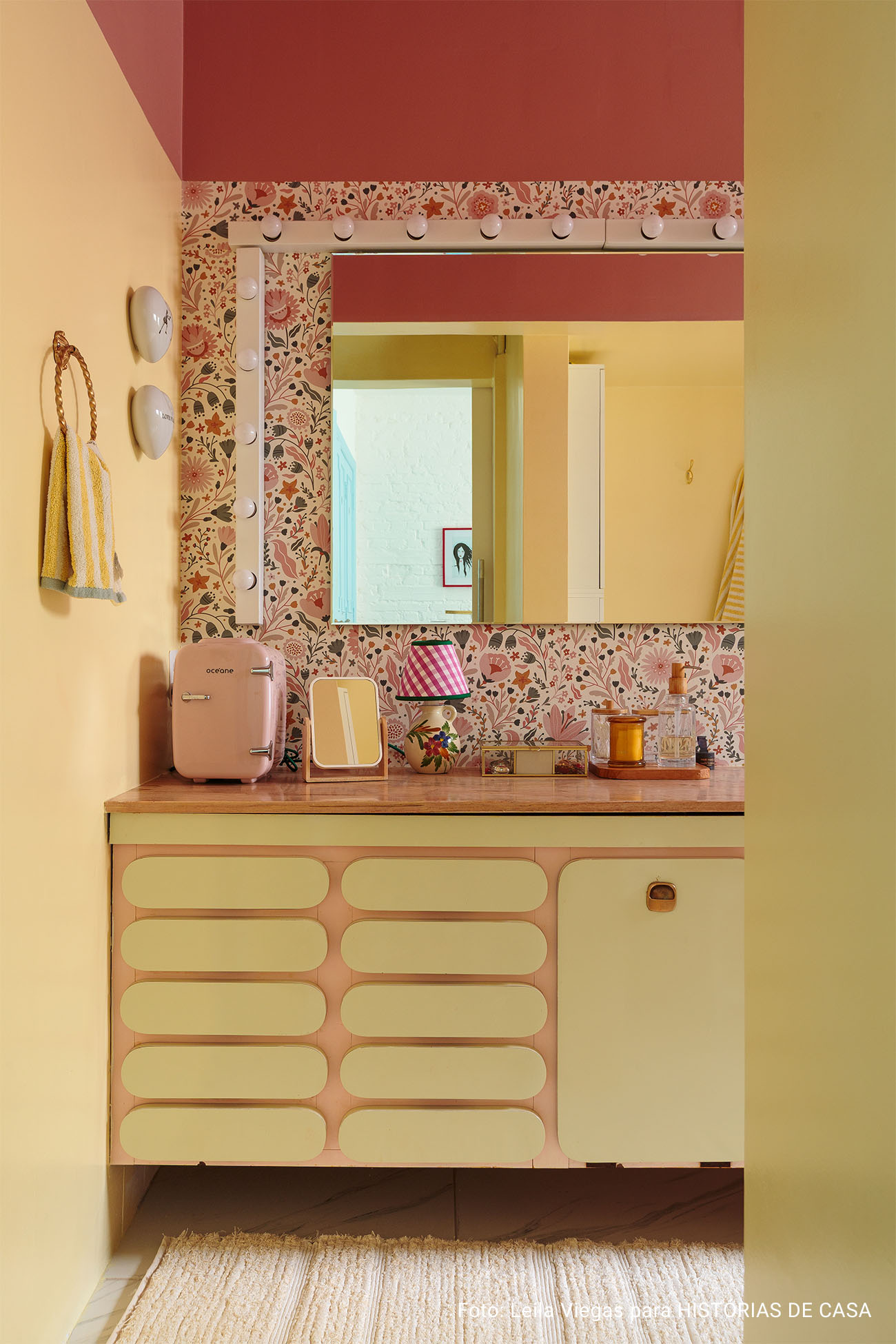 Apartamento alugado com ótimas ideias de decoração e muitas cores alegres