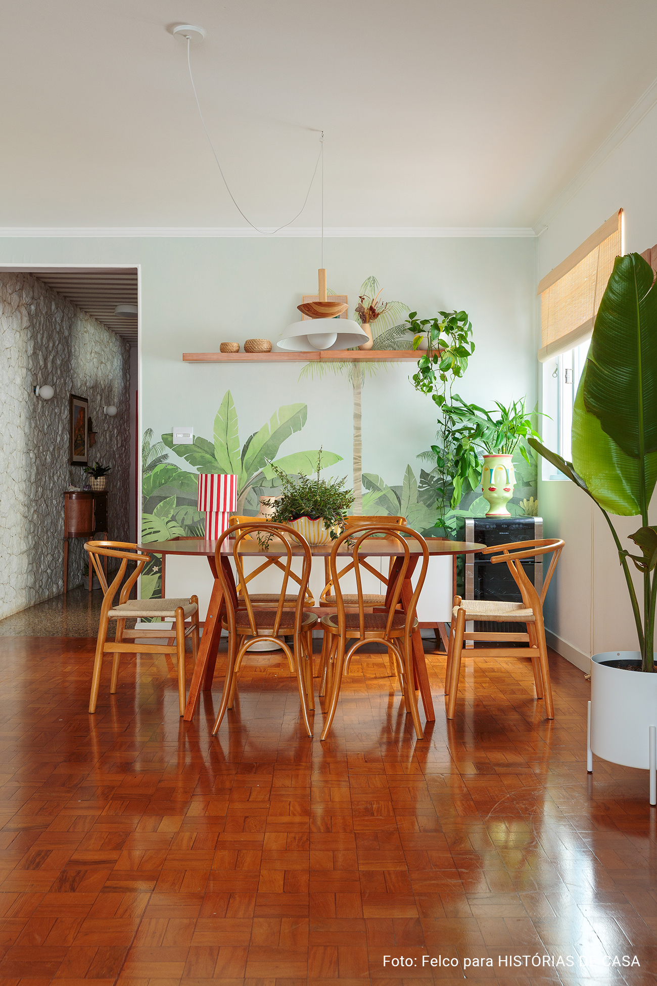 Apartamento alugado com ótimas ideias de decoração e muitas cores alegres