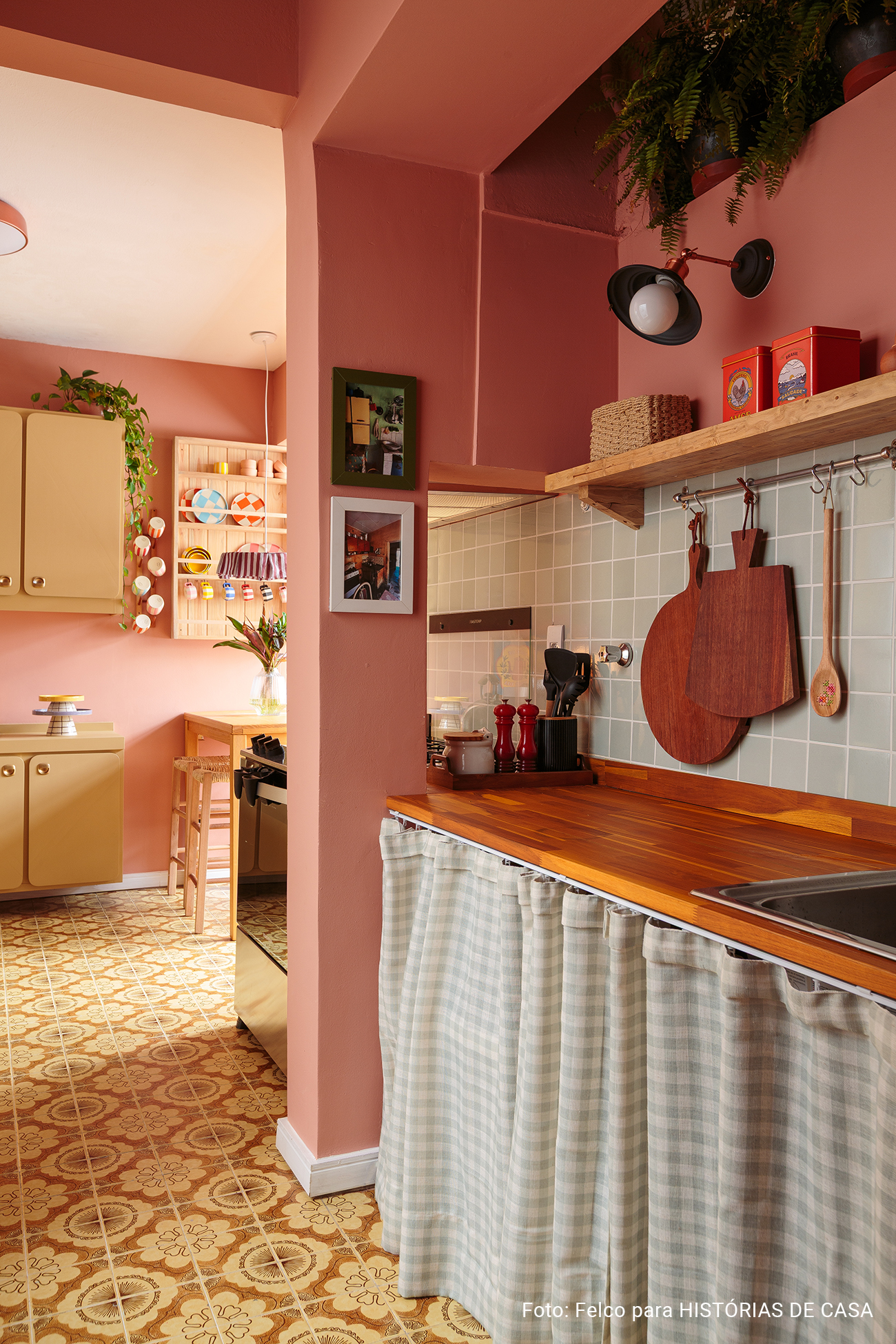 Apartamento alugado com ótimas ideias de decoração e muitas cores alegres