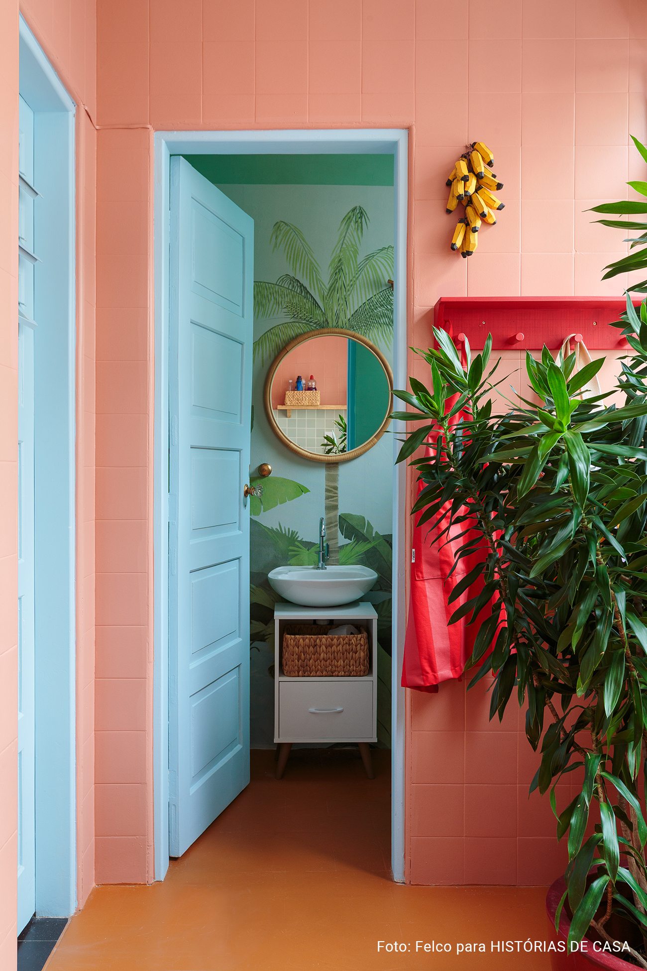 Apartamento alugado com ótimas ideias de decoração e muitas cores alegres