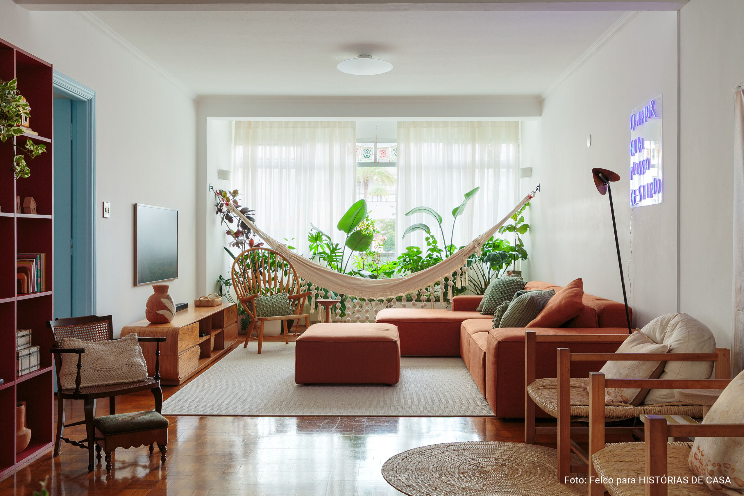 Apartamento alugado com ótimas ideias de decoração e muitas cores alegres