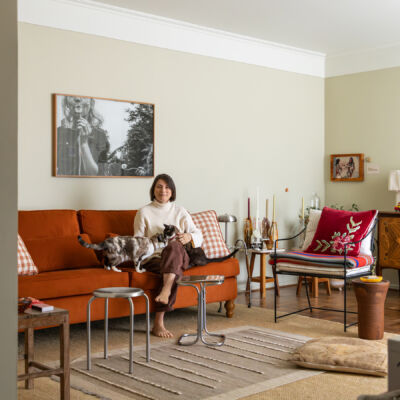 Apartamento alugado da arquiteta Veronica Molina, acolhedor e com tons quentes
