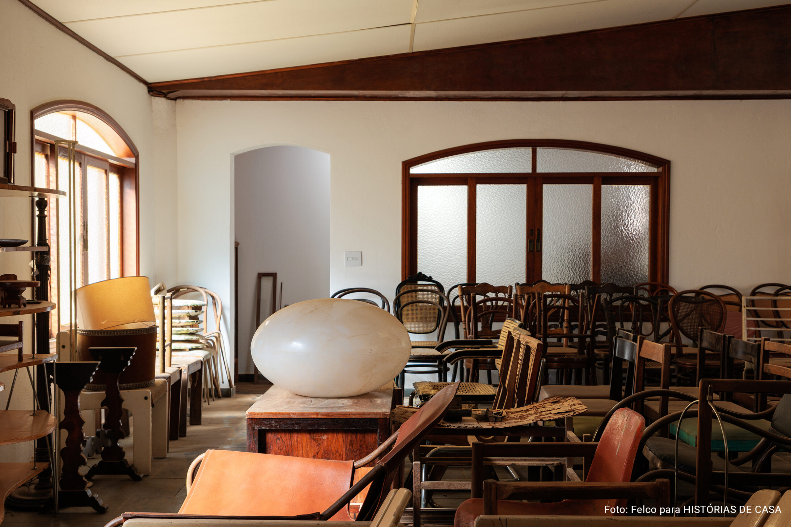 Casa antiga com peças de mobiliário modernista brasileiro, Paul da NHAWPA