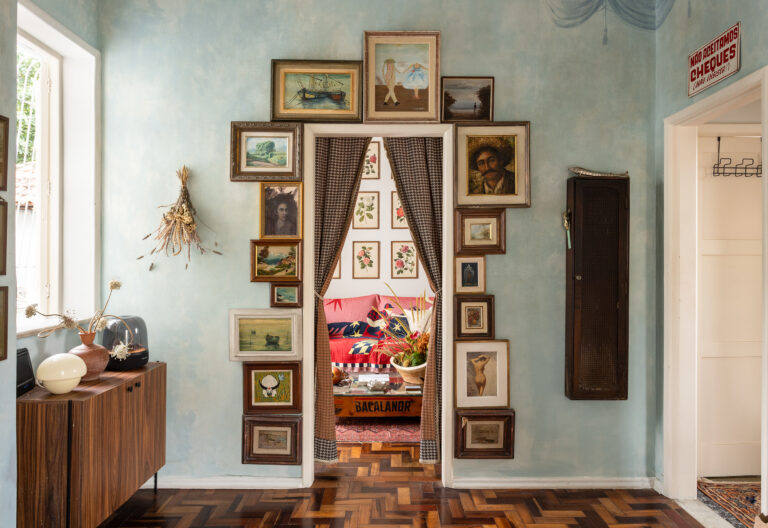 Apartamento com decoração vintage do Derek Mangabeira no Rio de Janeiro