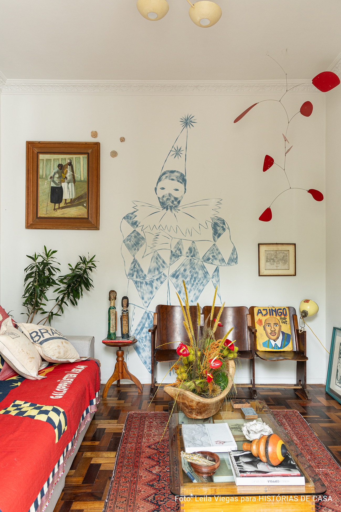 Apartamento com decoração vintage do Derek Mangabeira no Rio de Janeiro