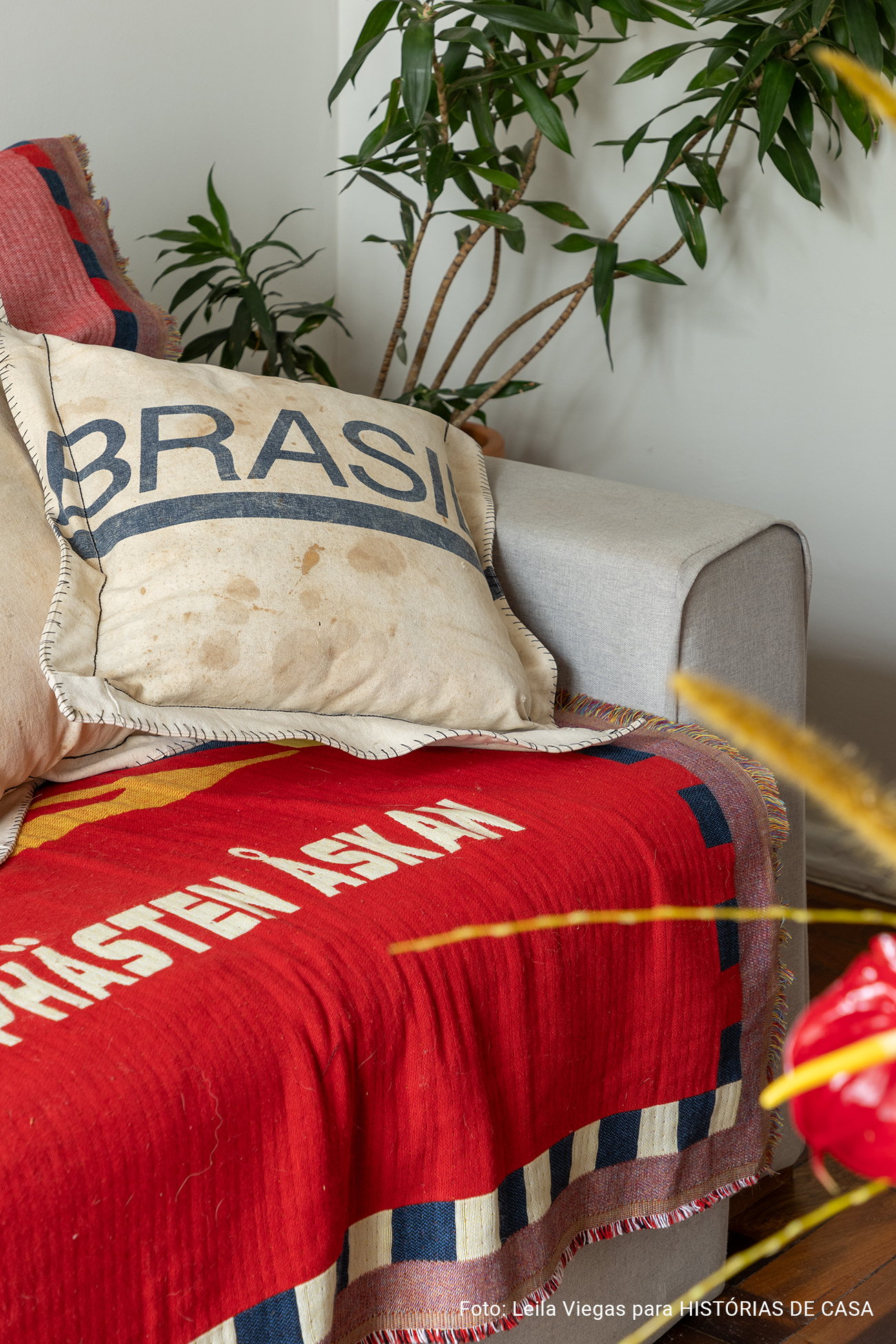 Apartamento com decoração vintage do Derek Mangabeira no Rio de Janeiro