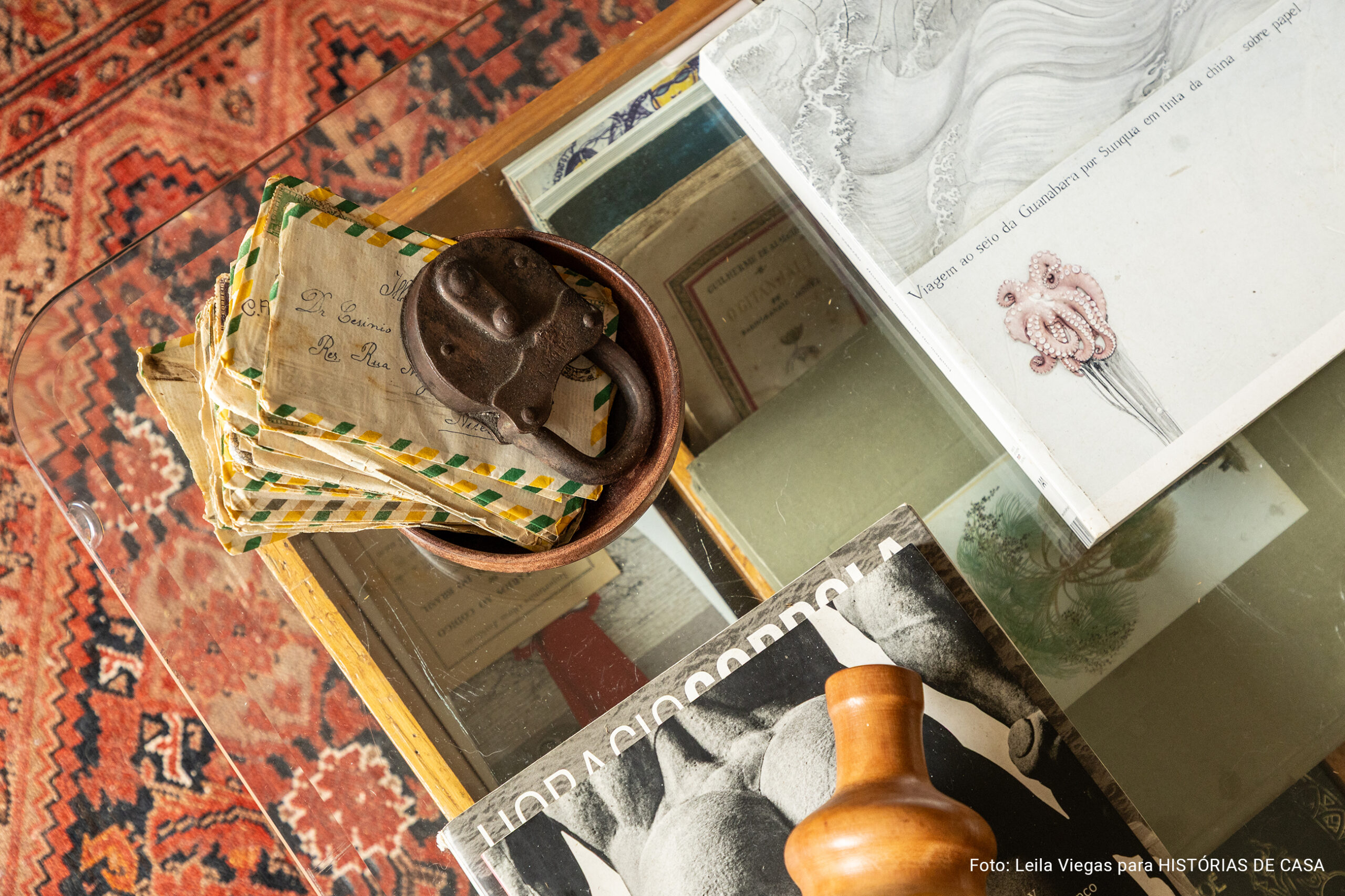 Apartamento com decoração vintage do Derek Mangabeira no Rio de Janeiro